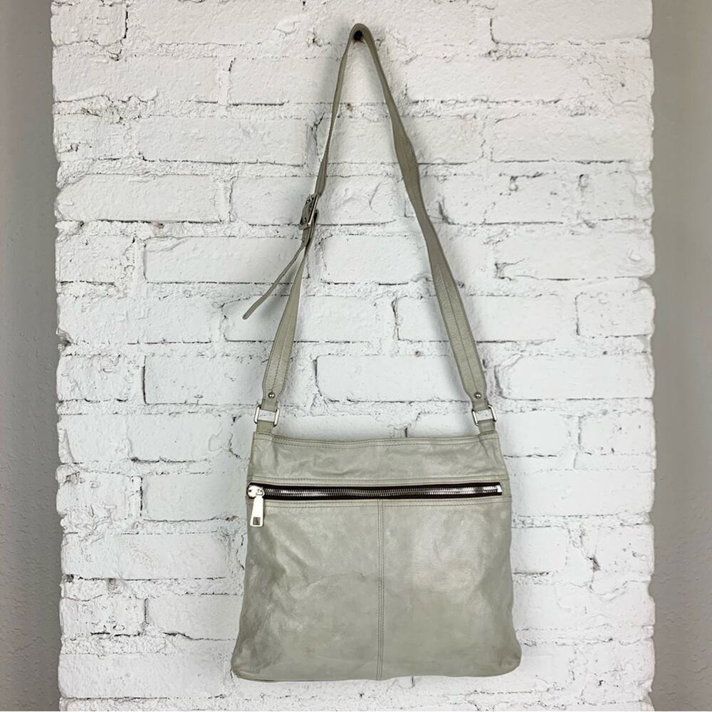 Hobo Lorna Grey Leather Zip Front Crossbody Bag Purse - Picture 2 of 12